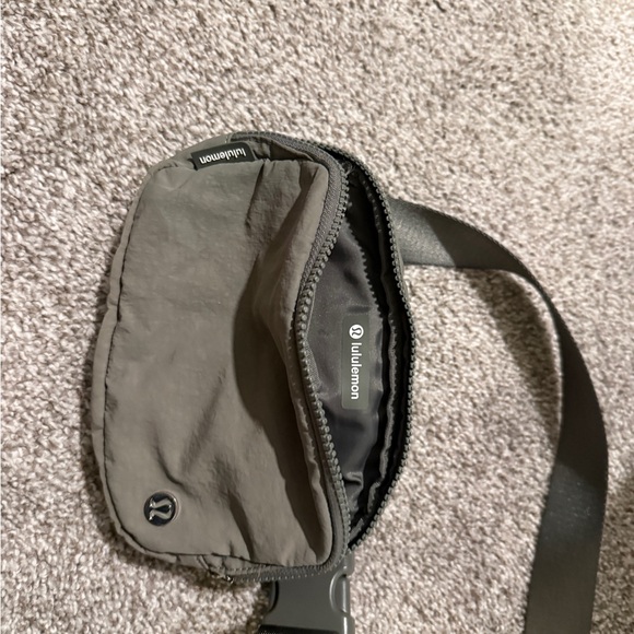 lululemon athletica belt bag - Picture 2 of 3
